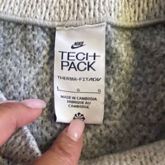 Nike Gray Textured Sweatshirt - Picture 5 of 7